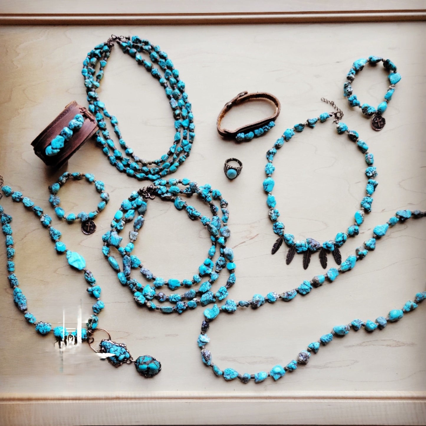 The Jewelry Junkie **Blue Turquoise Collar Necklace w/ Feather Pendants 259m