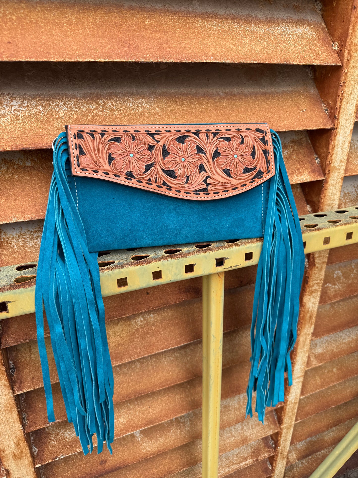 Alamo Saddlery Fringe Clutch- El pinto