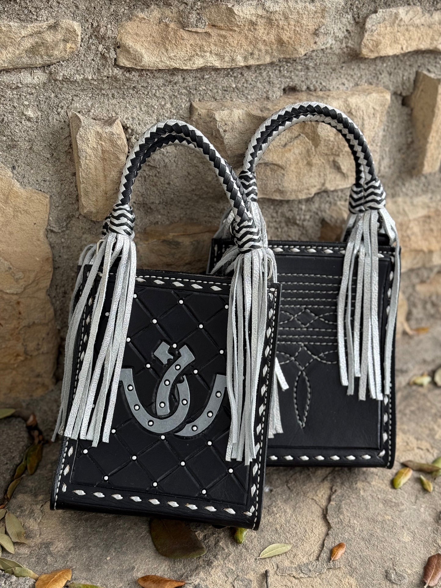 Alamo Saddlery The Card Handbags- Horseshoe Silver Tassel