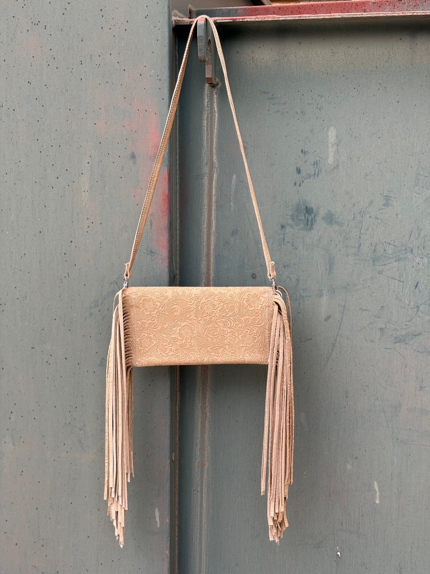 Alamo Saddlery Fringe Clutch- Turquoise Stone (cream)