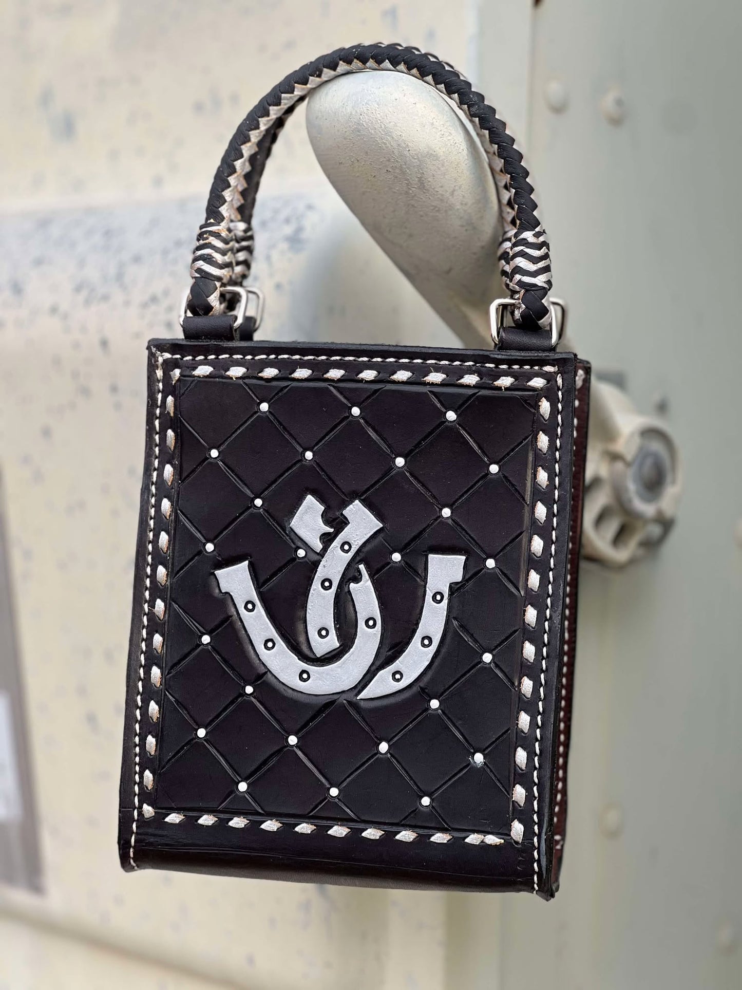 Alamo Saddlery The Card Handbags- HORSE SHOE