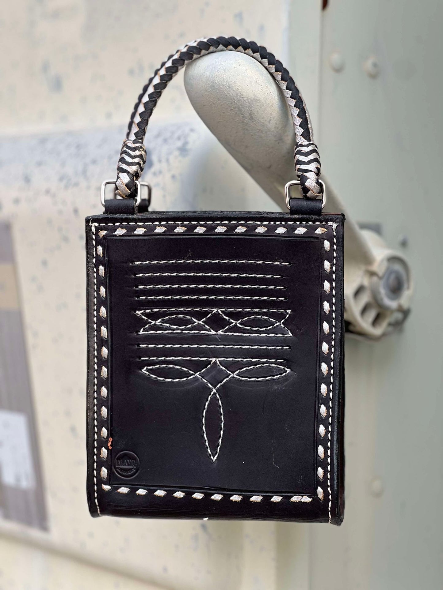 Alamo Saddlery The Card Handbags- HORSE SHOE