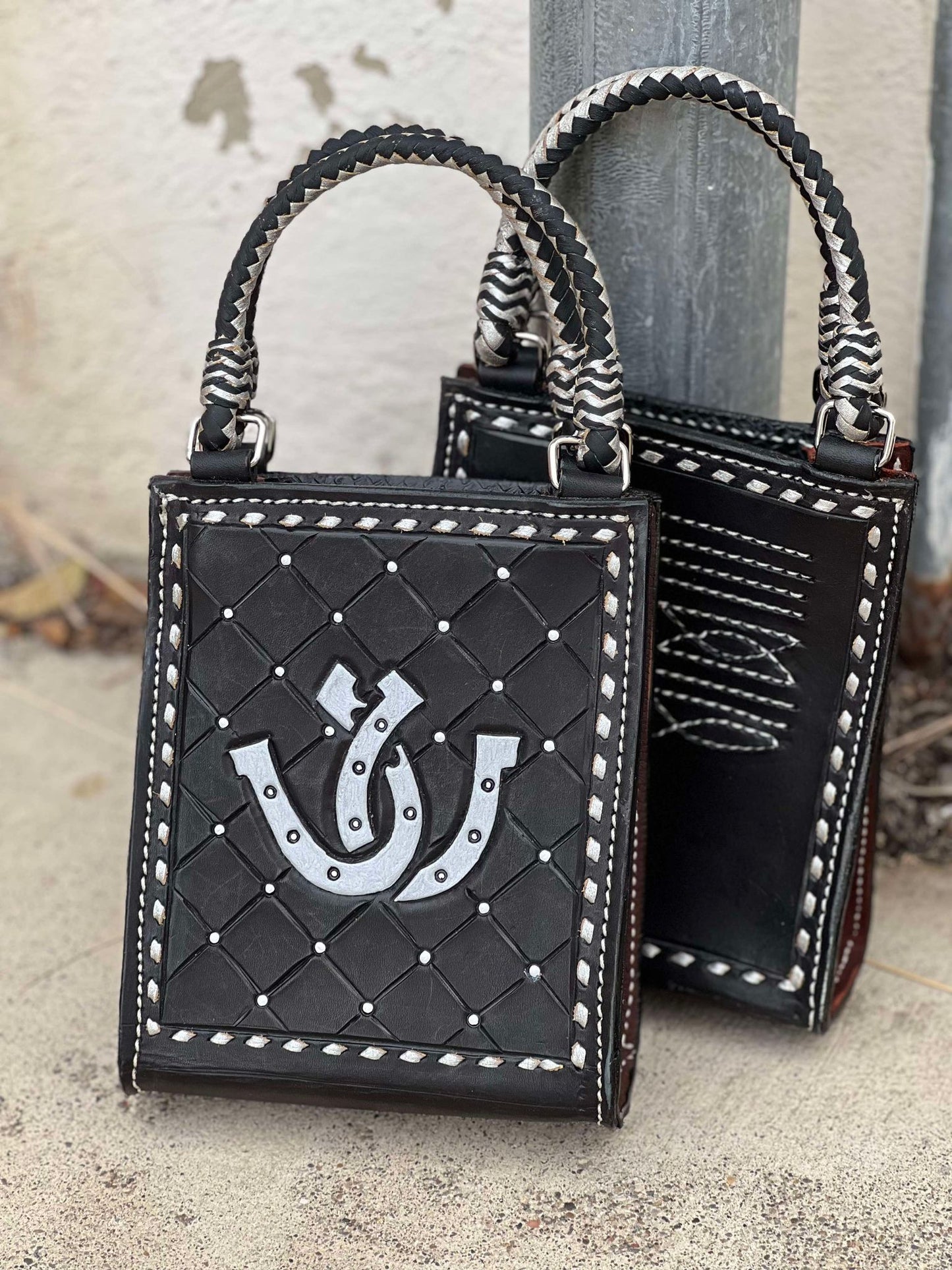 Alamo Saddlery The Card Handbags- HORSE SHOE