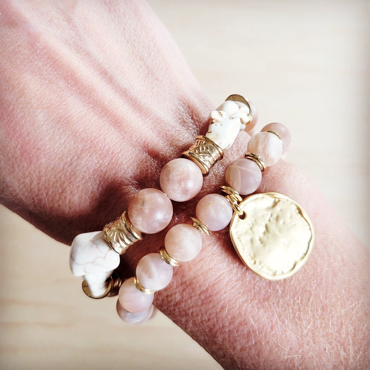 The Jewelry Junkie Frosted Sunstone & White Turquoie Beaded Stretch Bracelet 811o