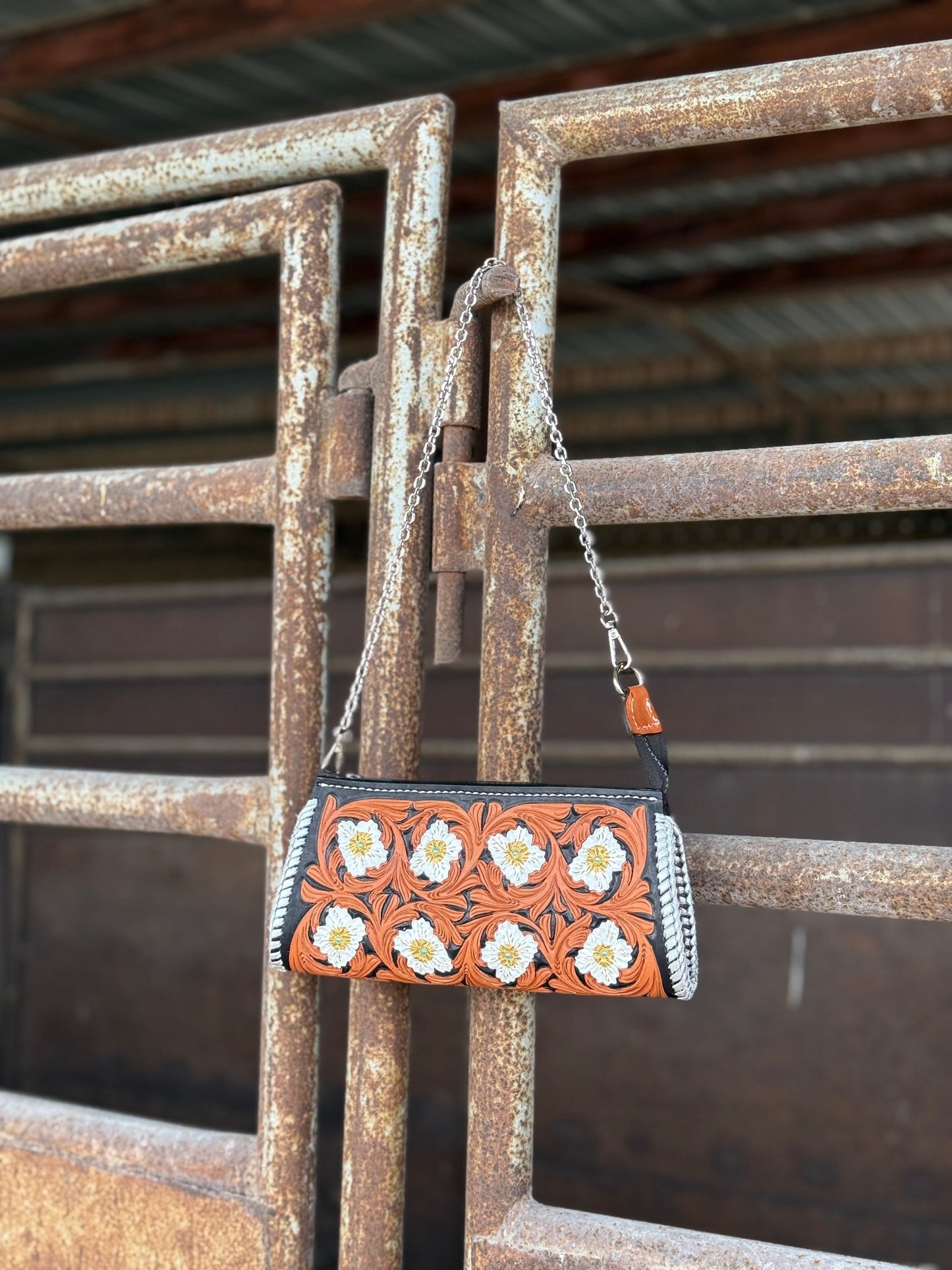 Alamo Saddlery Pony Purse- White