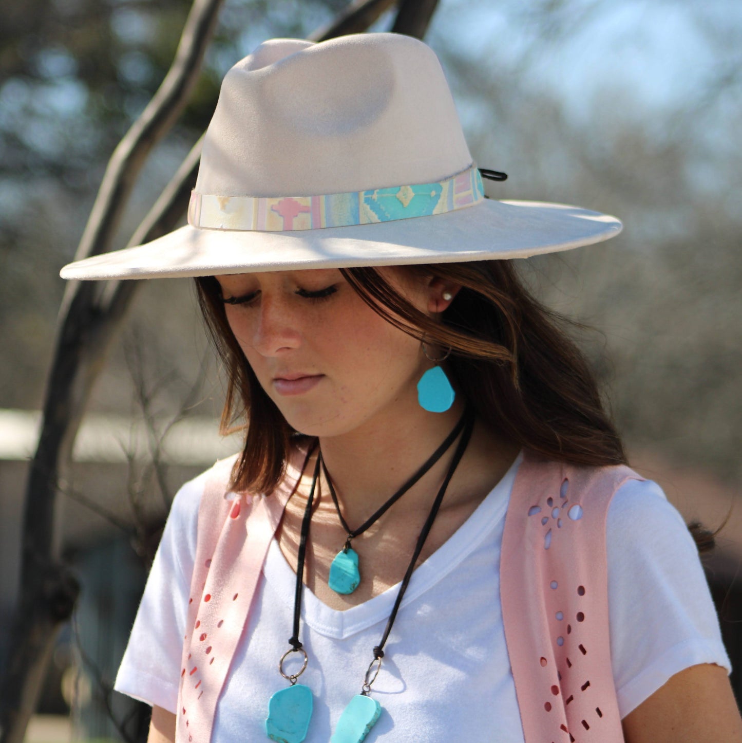 The Jewelry Junkie **Turquoise Slab Pendant on Leather Cord Necklace 254d