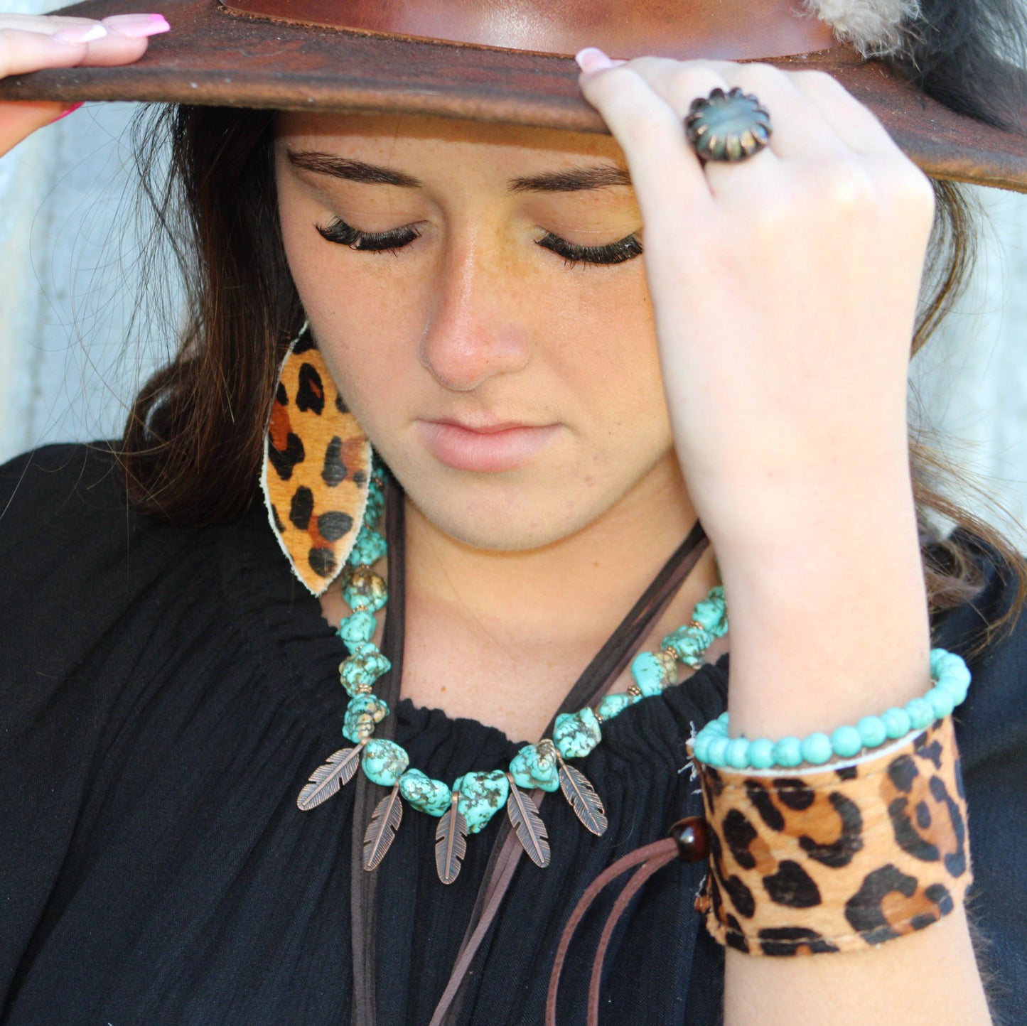 The Jewelry Junkie **Blue Turquoise Collar Necklace w/ Feather Pendants 259m