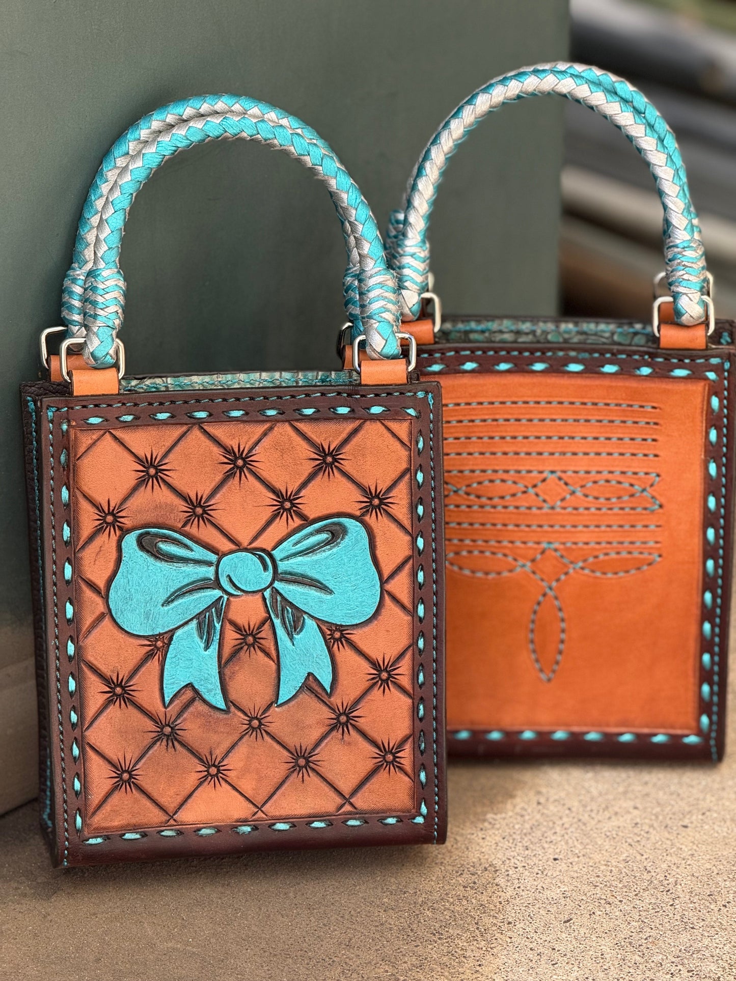 Alamo Saddlery The Card Handbag- Turquoise bow