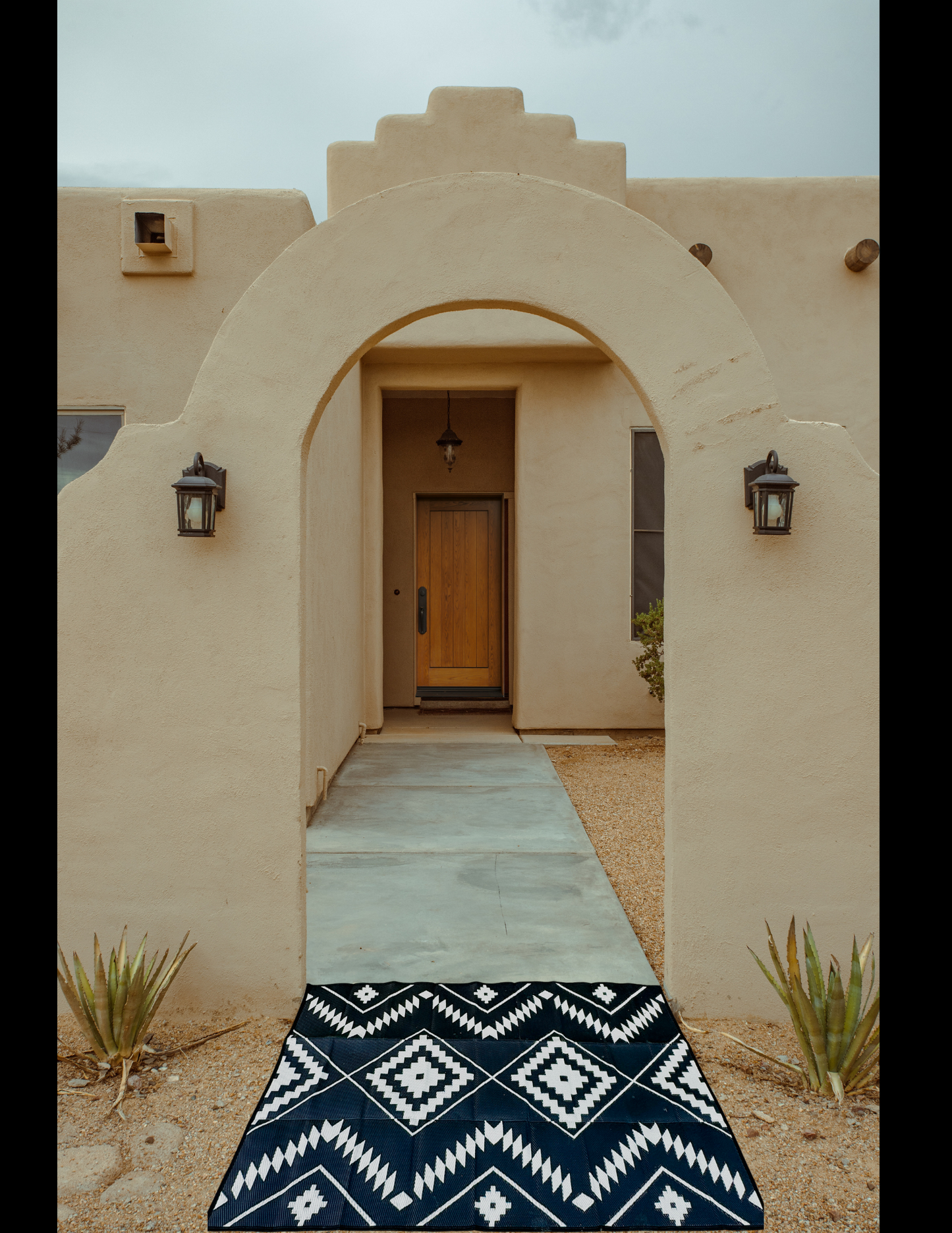 Black + Ivory - 6ft x 9ft - RANCH RUGS  -THE DAVIS -Aztec Southwestern Floor Covering