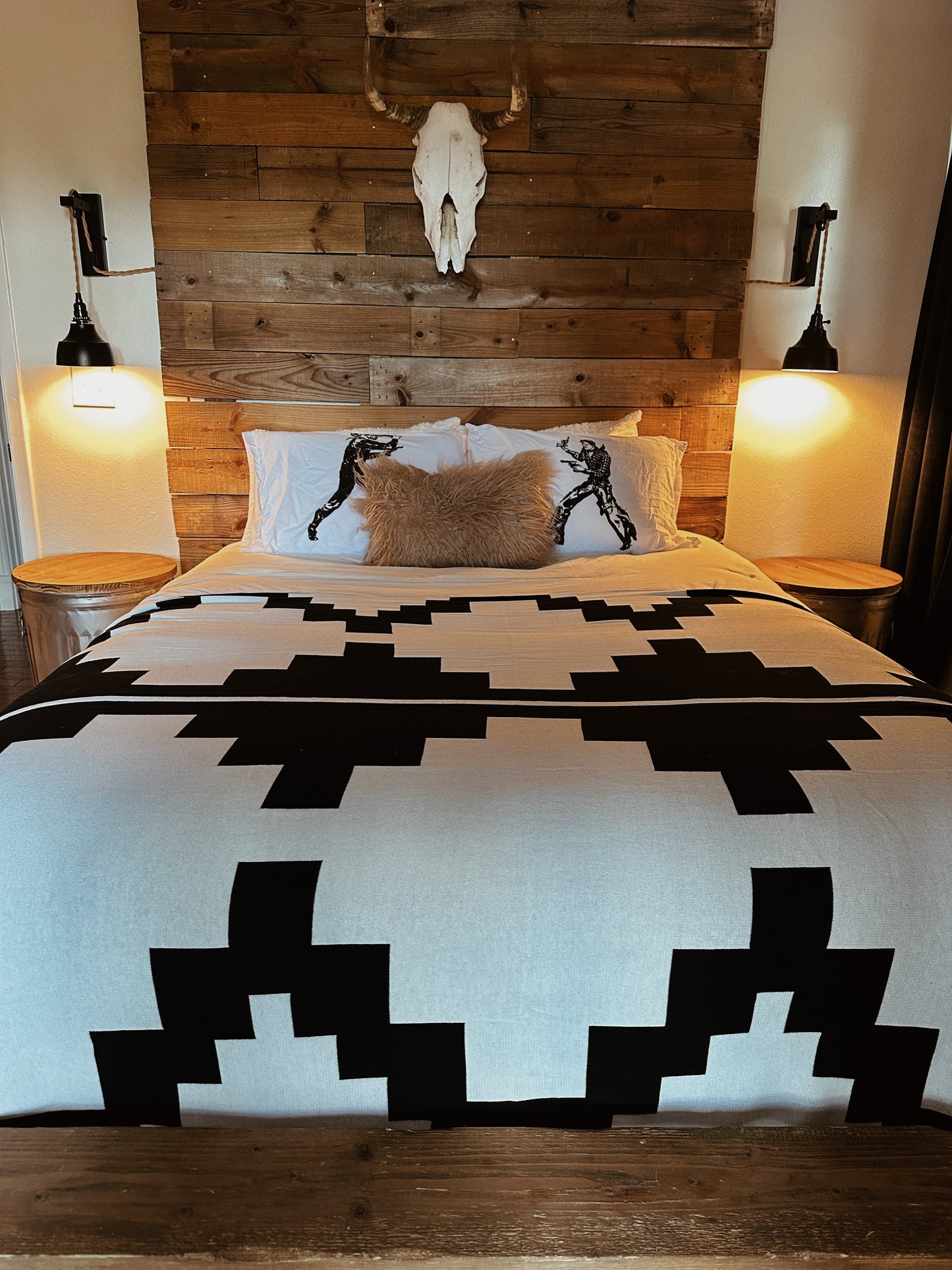 Western Grande Presidio Black + White 100% Cotton  54"x74" Oversized Throw Blanket